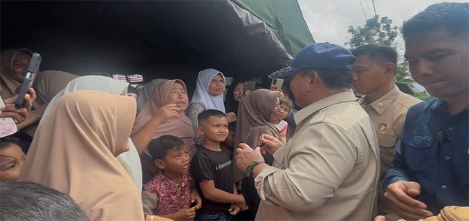 Aceh Porak poranda Korban Bencana Menangis di Depan Prabowo