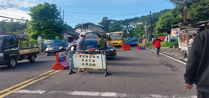 Atasi Macet Nataru Polres Bogor Andalkan Joki Jalur di Puncak