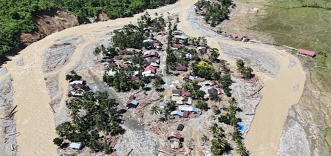 Banjir Hantam Aceh Tamian Warga Tahan di Tengah Derasnya Air