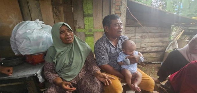 Cerita Haru Bayi di Agam Selamat dari Lumpur Banjir Bandang