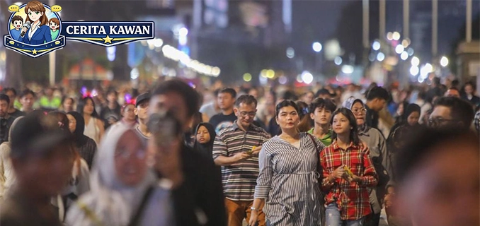 Tahun Baru di Kota Jakarta Hujan Tidak Redup Semangat Warga