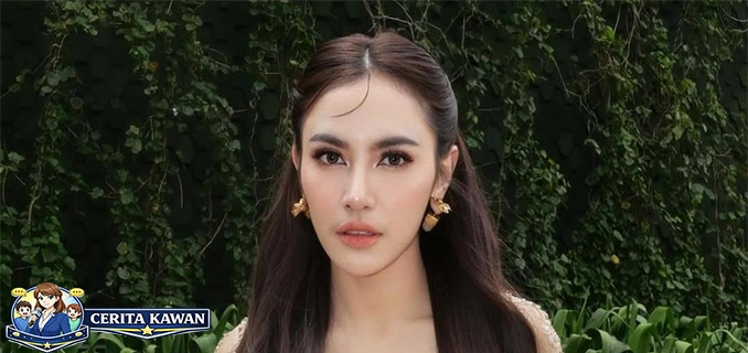 Mahalini Cantik Berkebaya Poni Koma Disorot