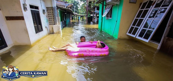 Hujan Deras Kampung Dukuh Ciracas Terendam Banjir
